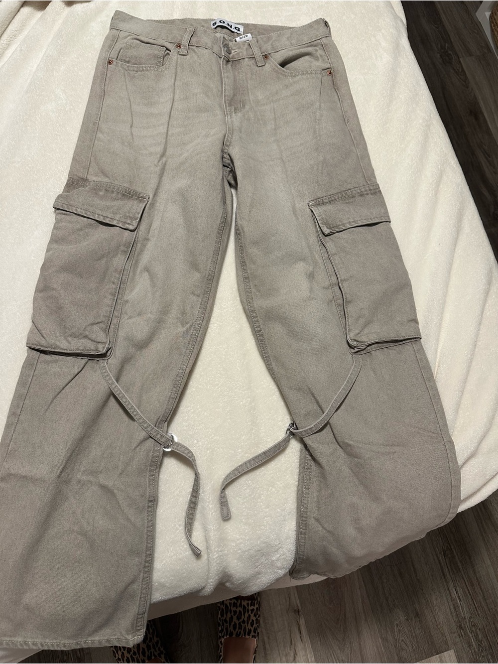 Wide Leg Cargo Jeans in Light Taupe